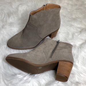 🍀NEW!!! Lucky Brand Paise Taupe Suede Bootie W 9